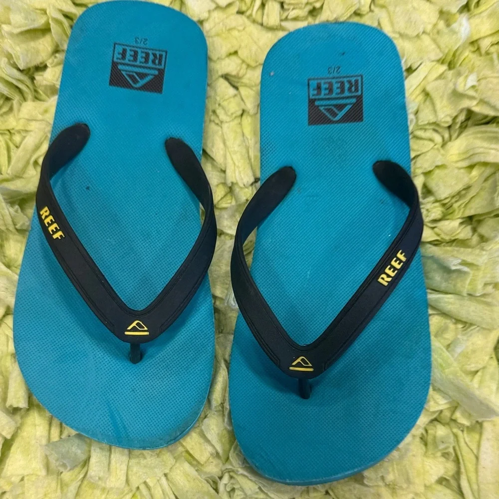 Reef brand, kids Teal & Black flip flops, Sz 2/3